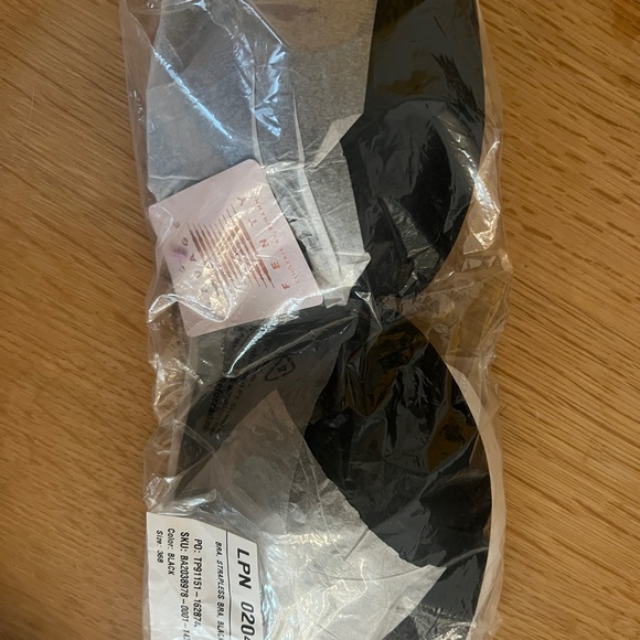 New Core Microfiber Strapless Bra 36B - Picture 4 of 5